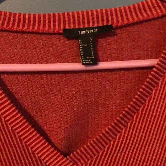 Forever 21 v-neck sweater. Maroon/red - Picture 2 of 3